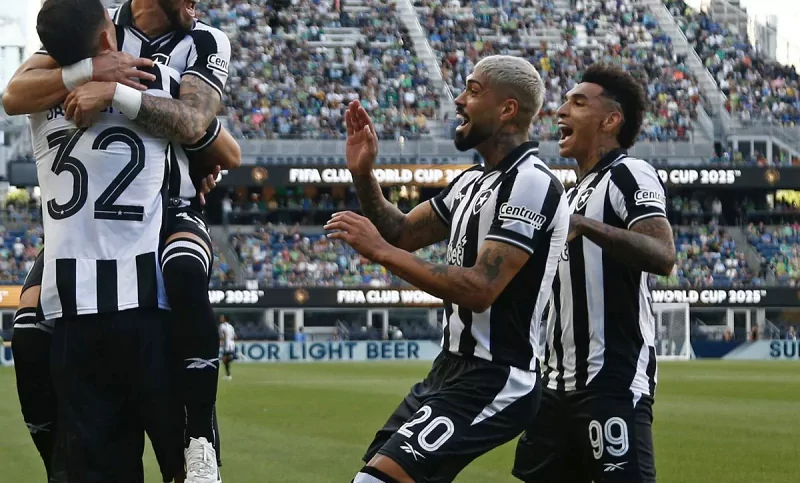 Botafogo cố gắng vượt qua Cruzeiro